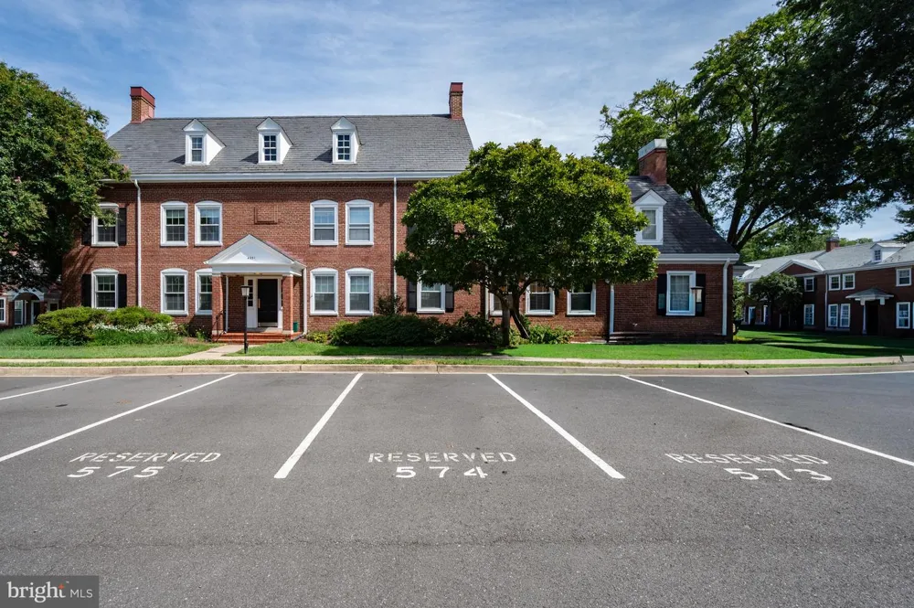 4231 35TH STREET S #B1 Arlington, VA 22206