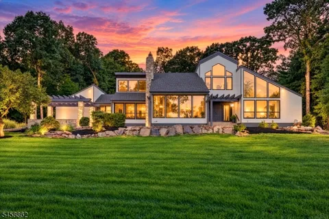 525 Johnston Dr