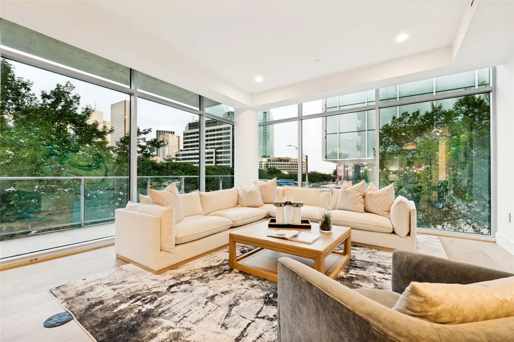 2025 Woodall Rodgers Freeway #23 Dallas, TX 75201