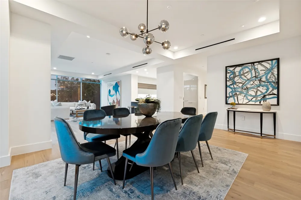2025 Woodall Rodgers Freeway #23 Dallas, TX 75201