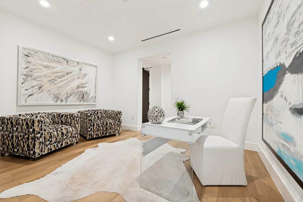 2025 Woodall Rodgers Freeway #23 Dallas, TX 75201