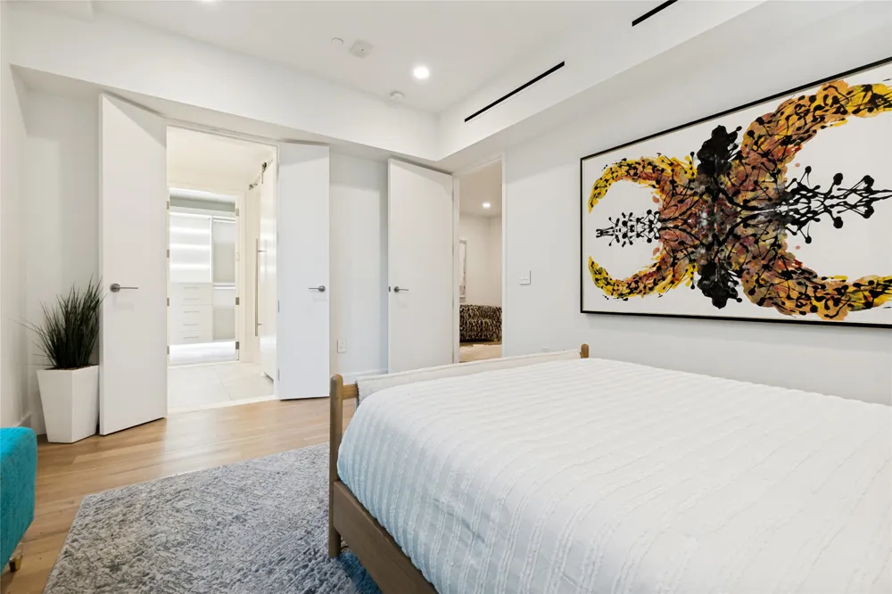 2025 Woodall Rodgers Freeway #23 Dallas, TX 75201