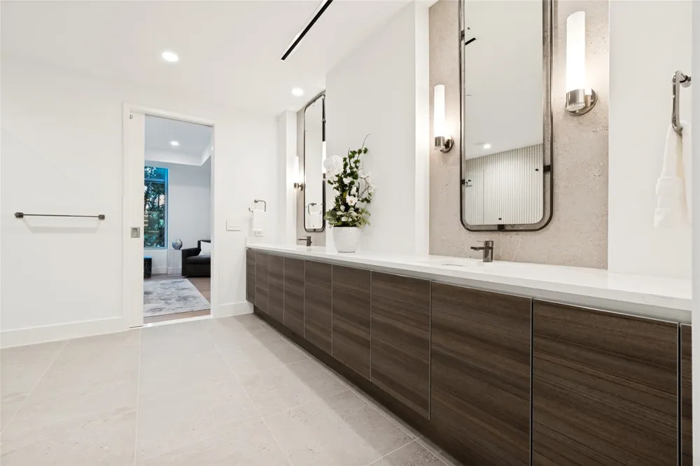 2025 Woodall Rodgers Freeway #23 Dallas, TX 75201