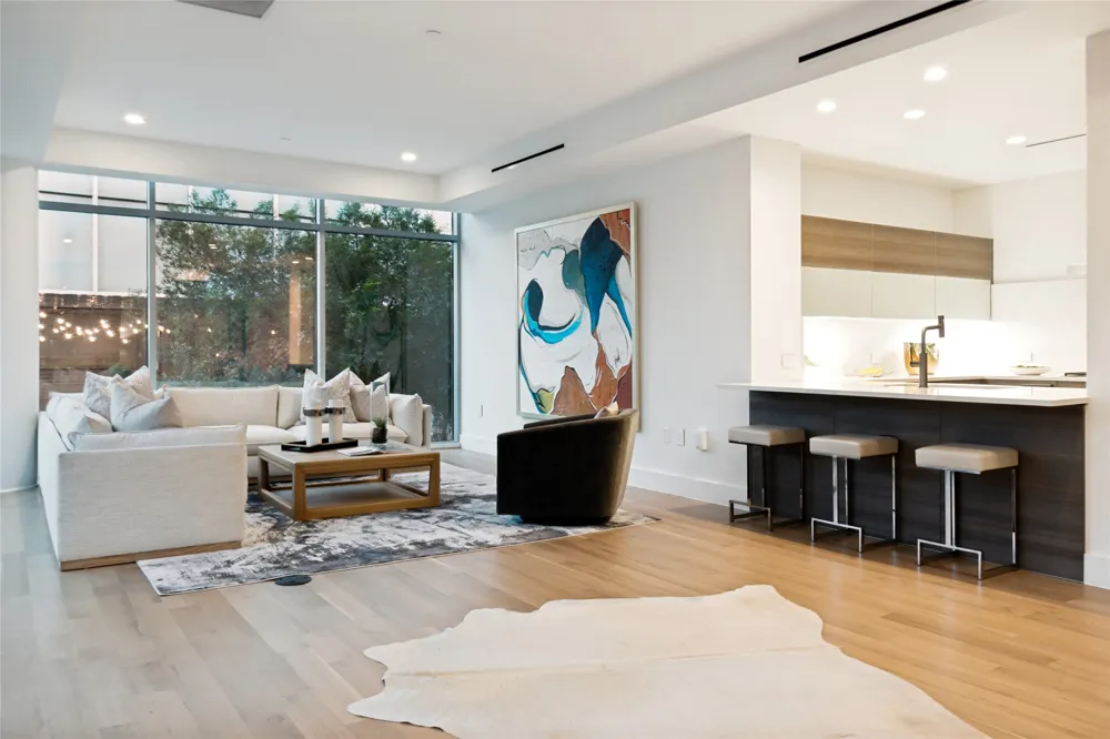 2025 Woodall Rodgers Freeway #23 Dallas, TX 75201