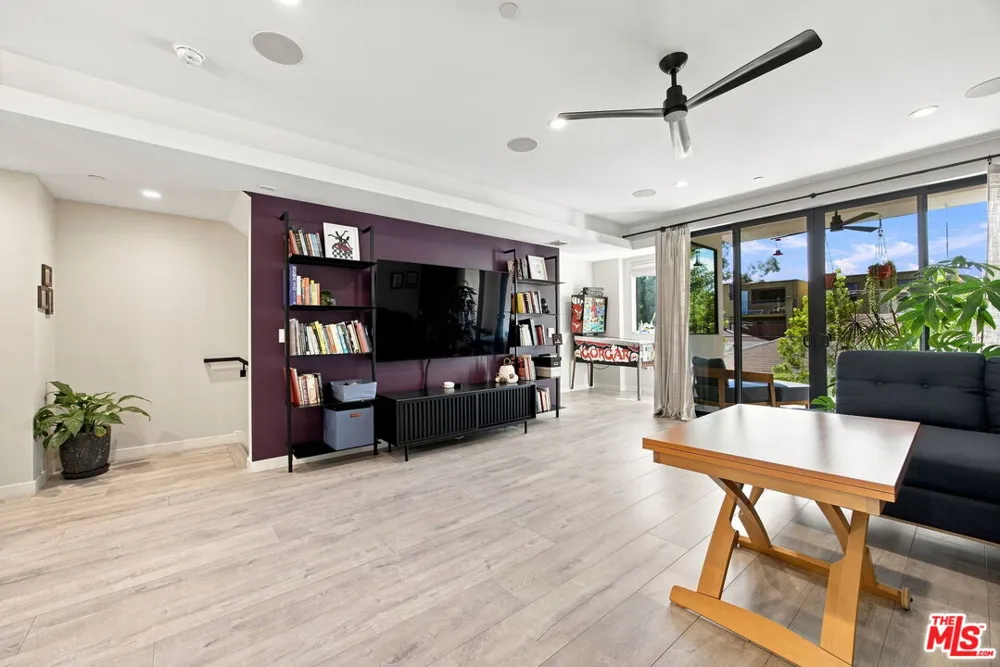 11622 Colfax Meadow Lane Studio City, CA 91604
