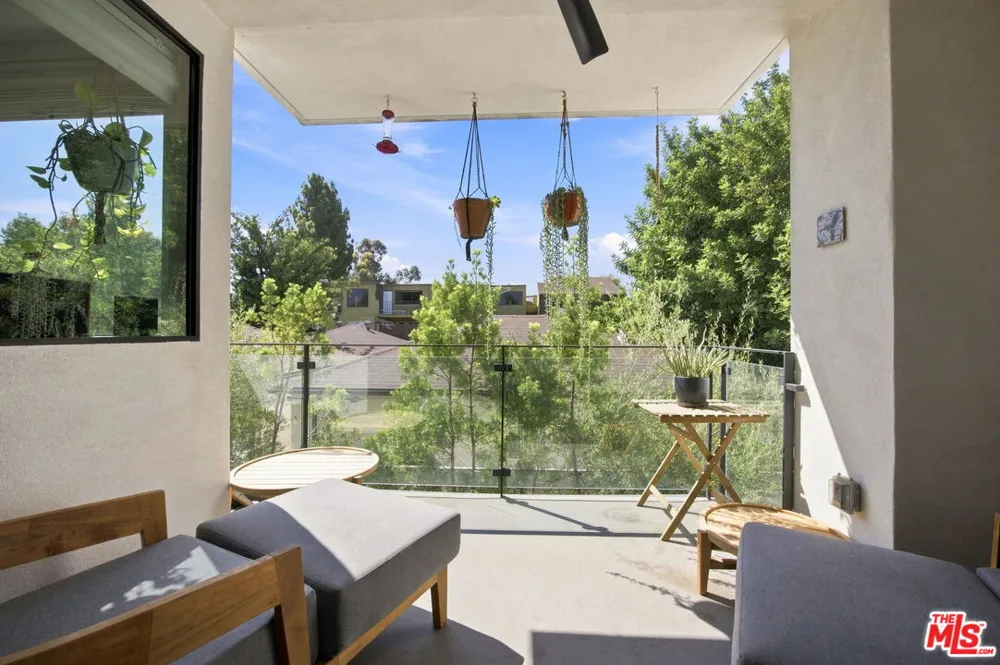 11622 Colfax Meadow Lane Studio City, CA 91604