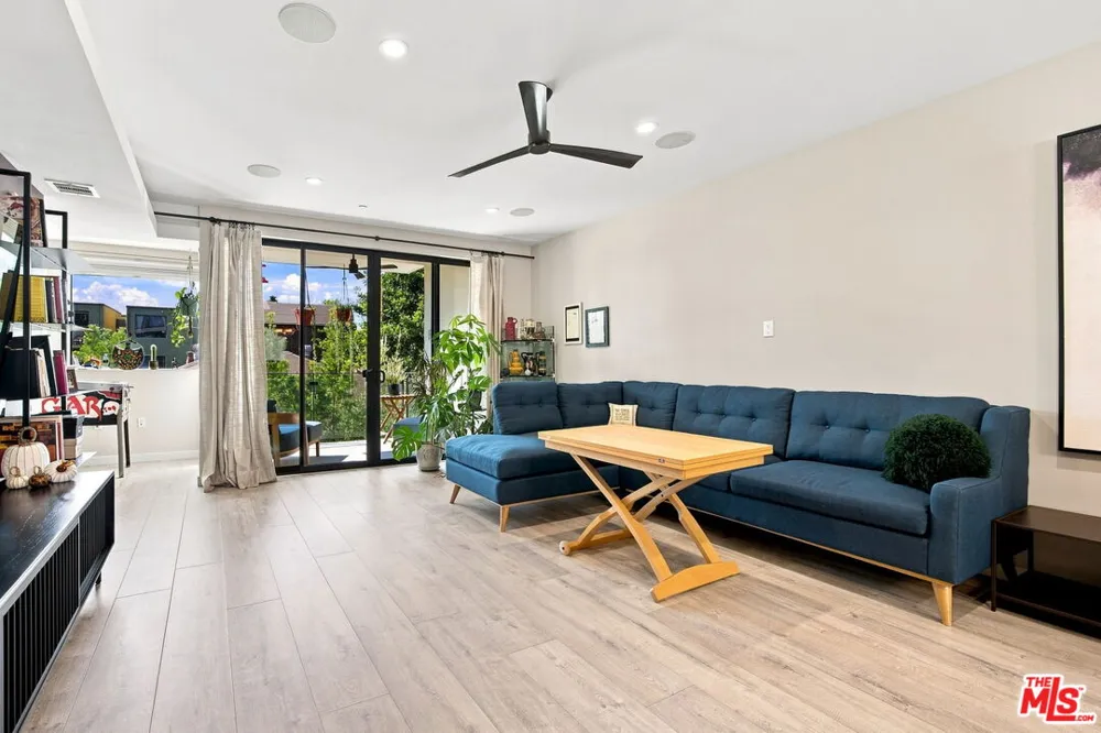 11622 Colfax Meadow Lane Studio City, CA 91604