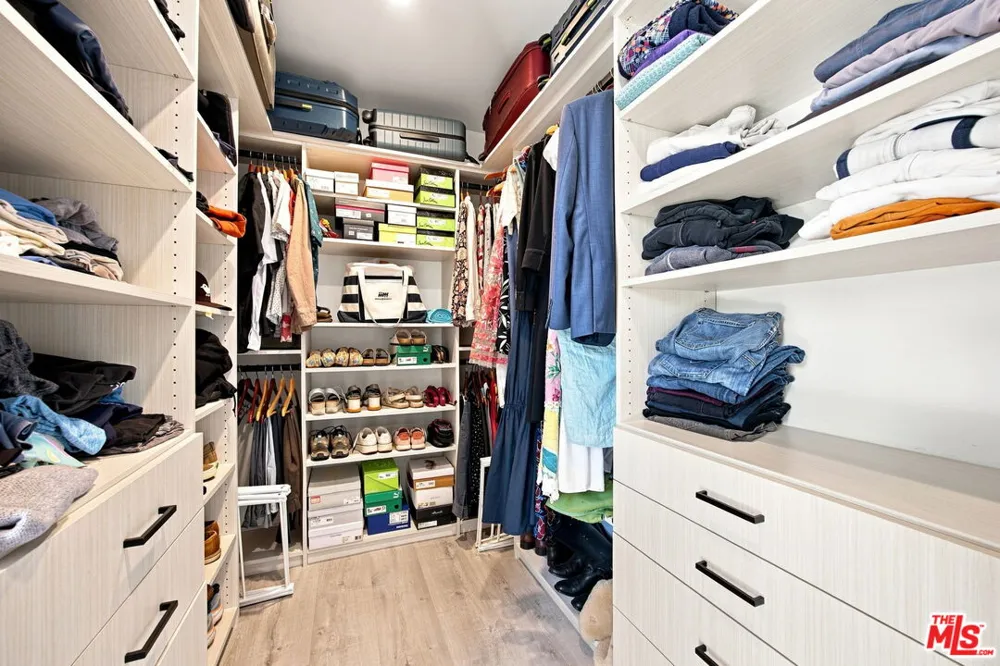 11622 Colfax Meadow Lane Studio City, CA 91604