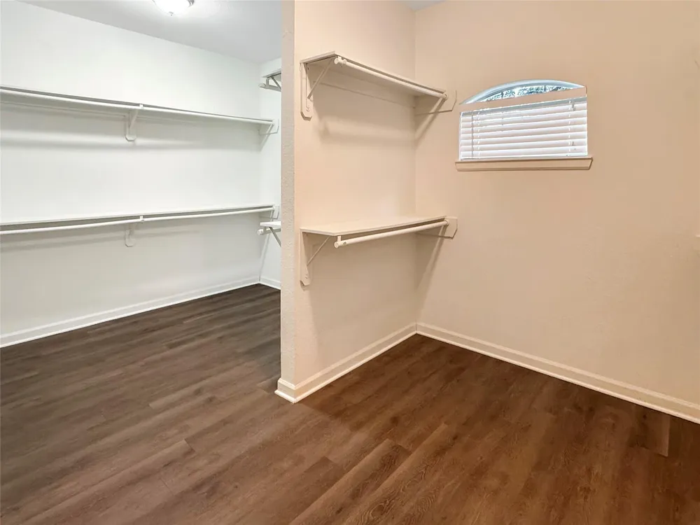 501 Falcon Lake Drive Friendswood, TX 77546