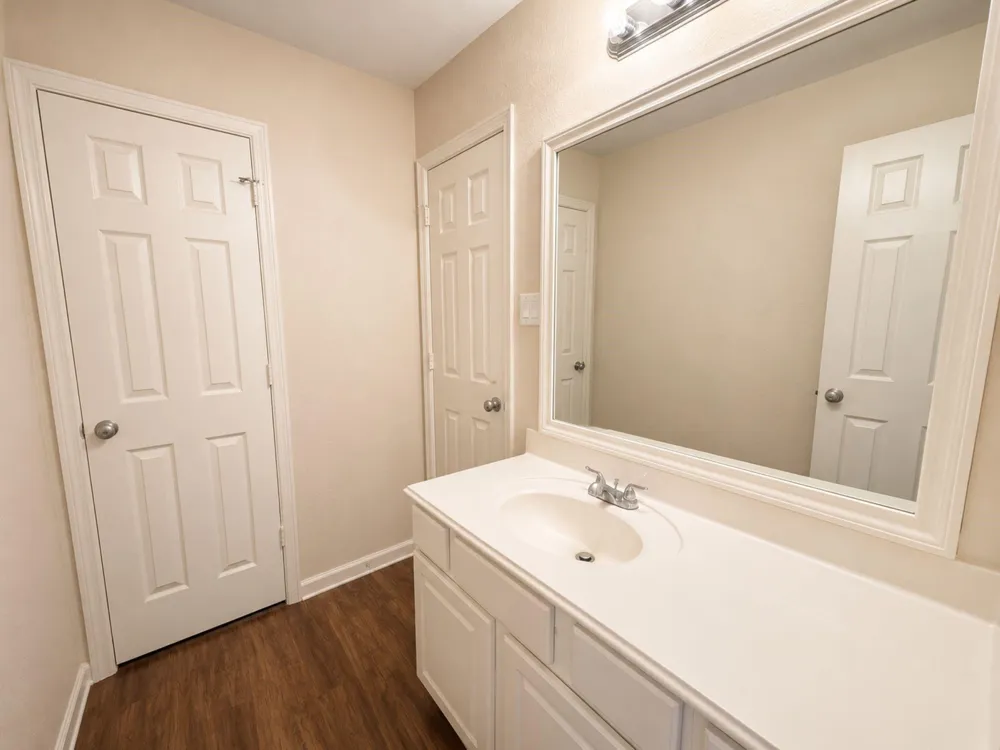 501 Falcon Lake Drive Friendswood, TX 77546