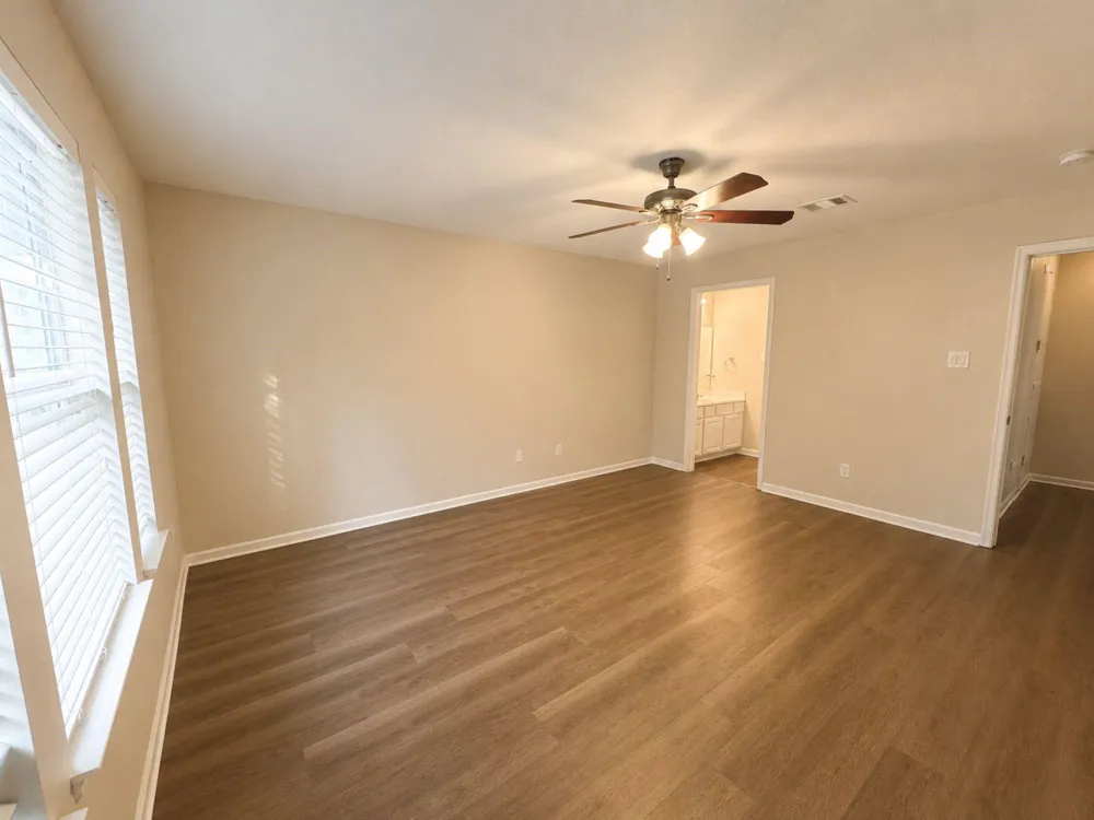 501 Falcon Lake Drive Friendswood, TX 77546