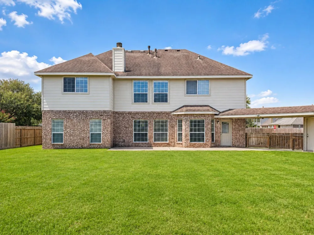 501 Falcon Lake Drive Friendswood, TX 77546