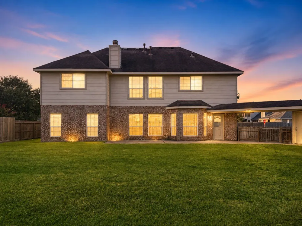 501 Falcon Lake Drive Friendswood, TX 77546
