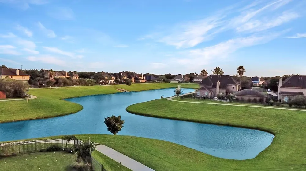501 Falcon Lake Drive Friendswood, TX 77546