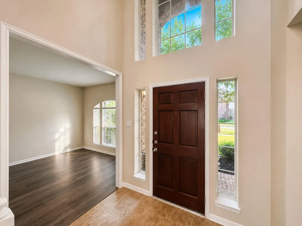 501 Falcon Lake Drive Friendswood, TX 77546