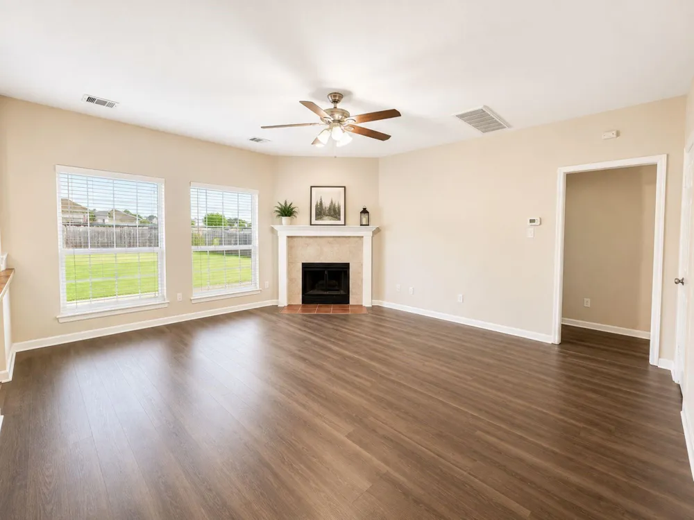 501 Falcon Lake Drive Friendswood, TX 77546