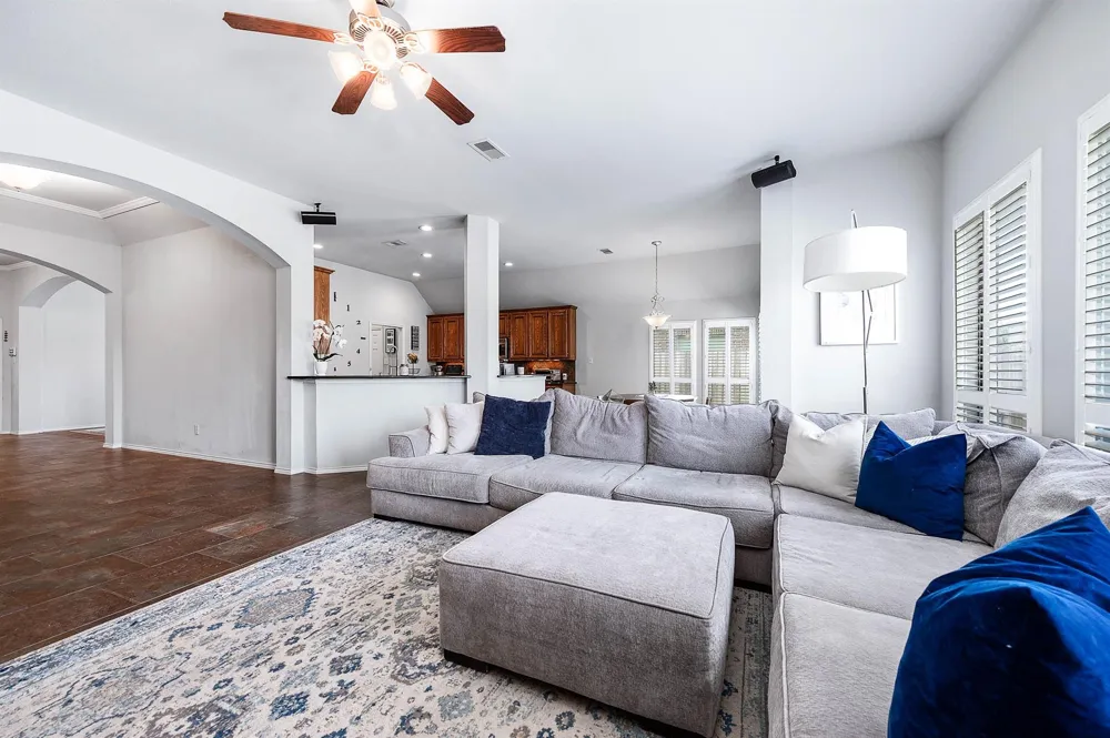 2313 Lilac Breeze Lane Pearland, TX 77584