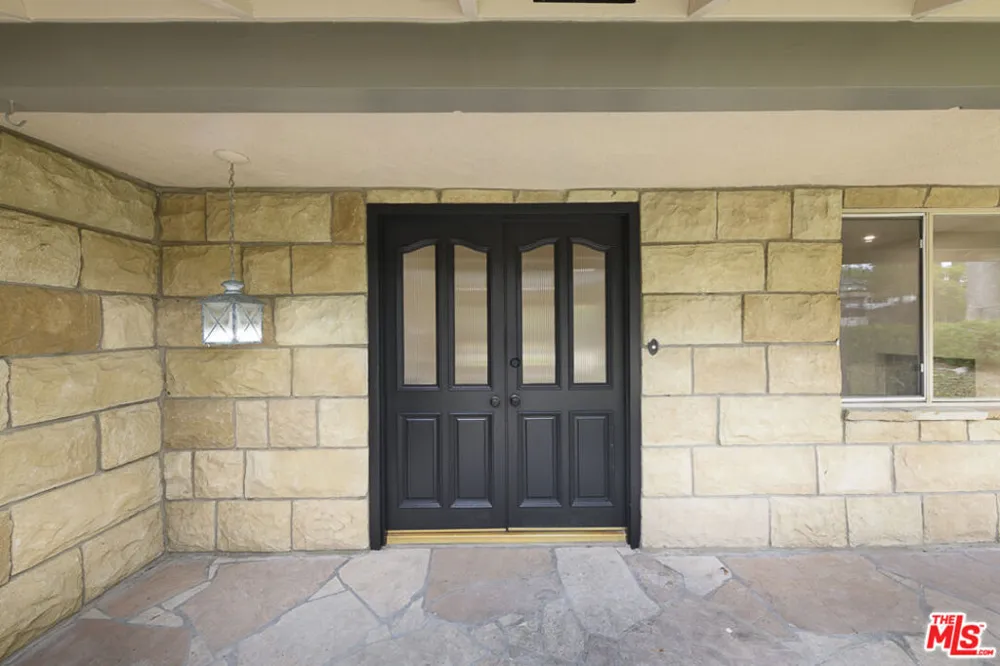 26038 Trana Circle Calabasas, CA 91302