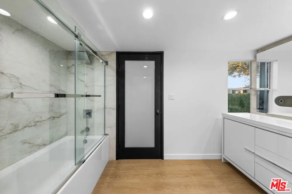 5690 Hill Oak Drive Los Angeles, CA 90068