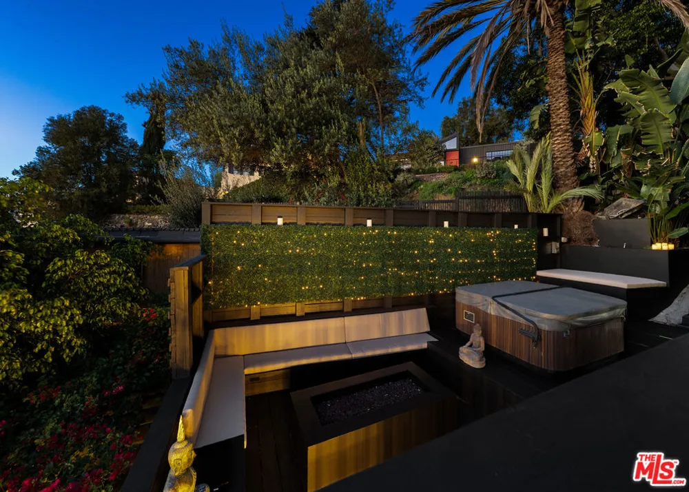 5690 Hill Oak Drive Los Angeles, CA 90068