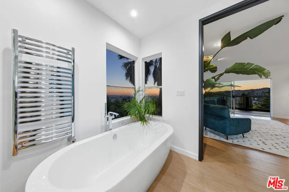 5690 Hill Oak Drive Los Angeles, CA 90068