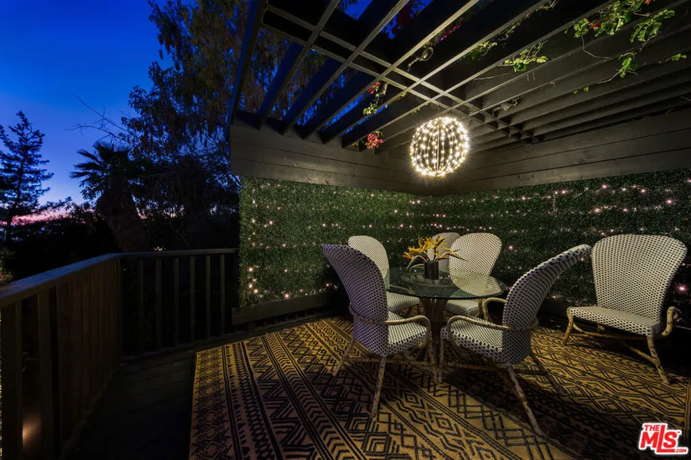 5690 Hill Oak Drive Los Angeles, CA 90068