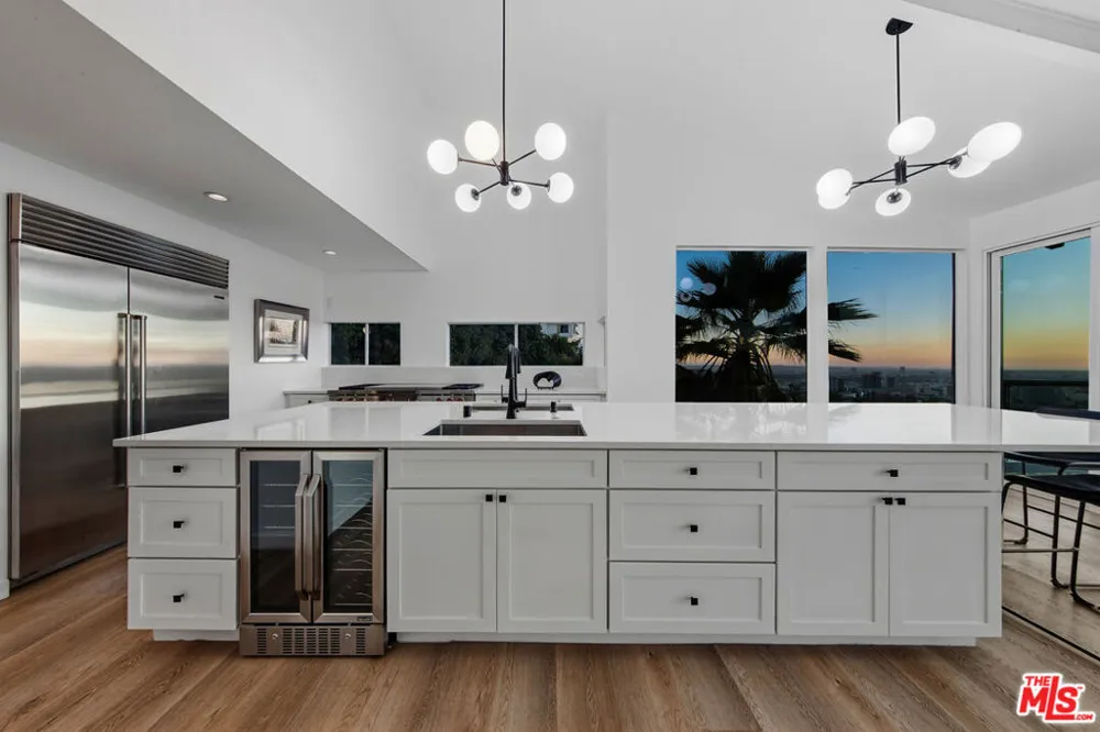 5690 Hill Oak Drive Los Angeles, CA 90068
