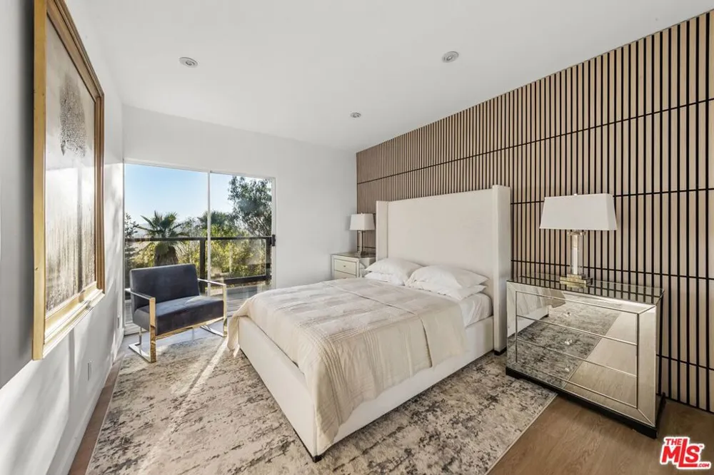 5690 Hill Oak Drive Los Angeles, CA 90068