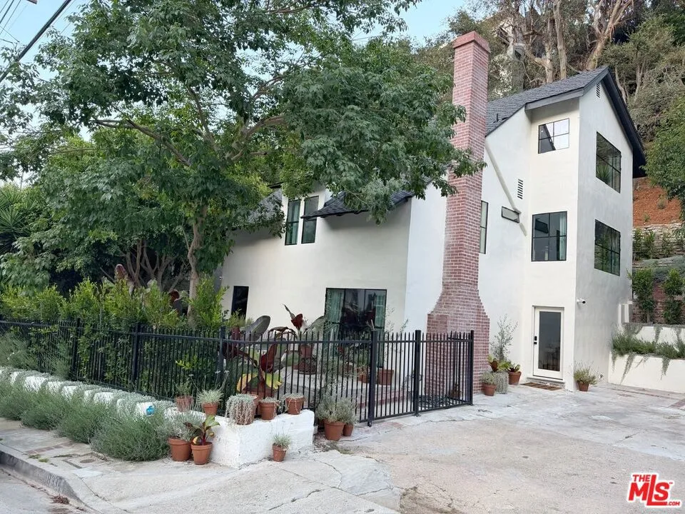 8334 Kirkwood Drive Los Angeles, CA 90046