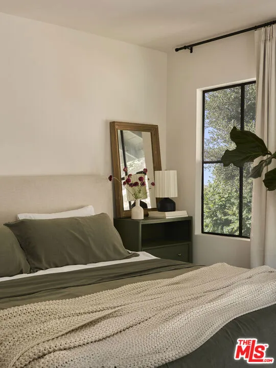 8334 Kirkwood Drive Los Angeles, CA 90046