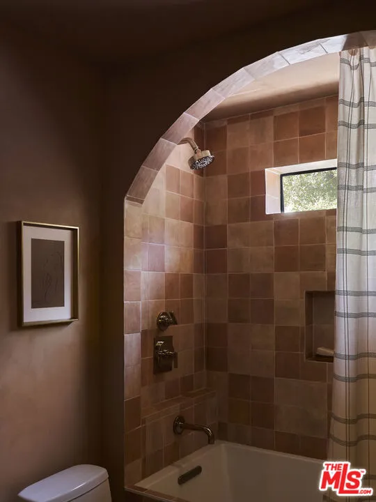 8334 Kirkwood Drive Los Angeles, CA 90046