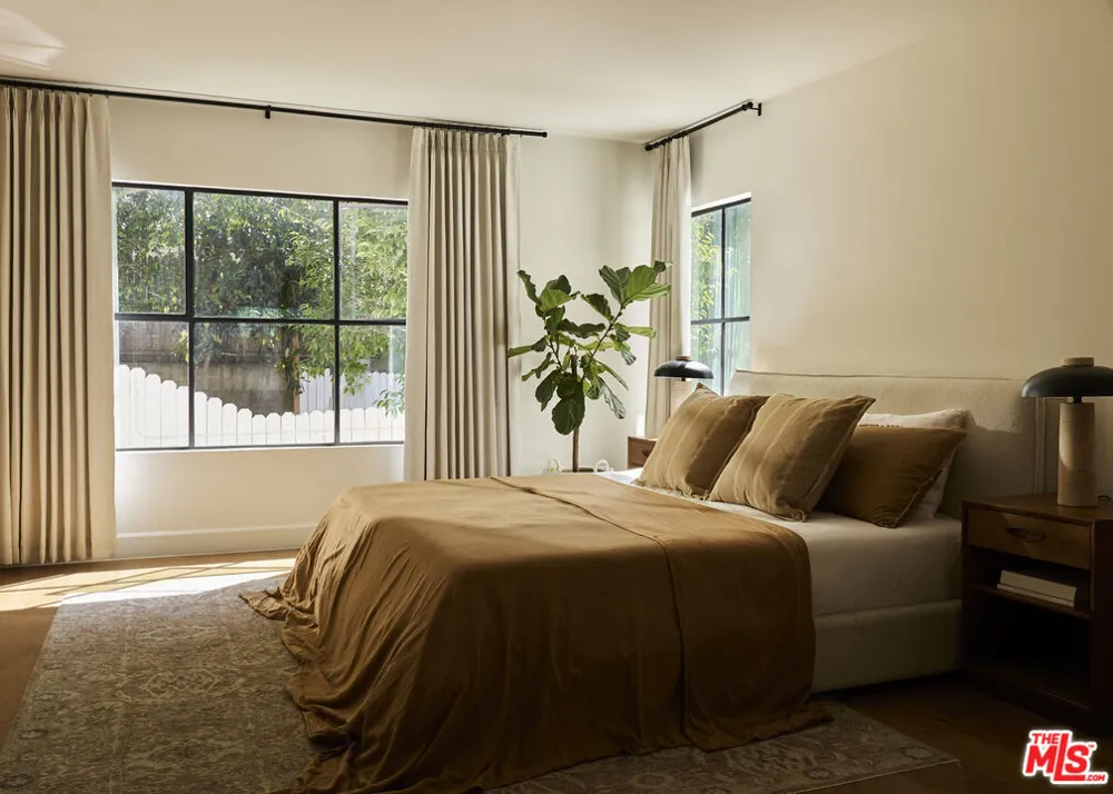 8334 Kirkwood Drive Los Angeles, CA 90046