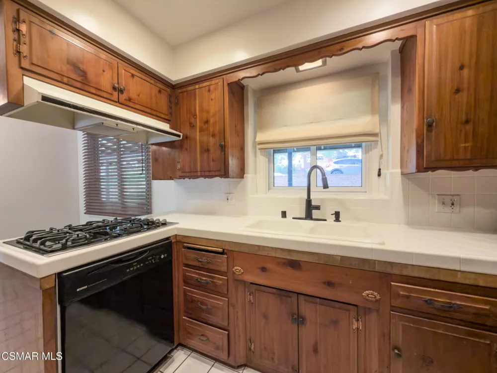 3932 Mayfield Avenue Glendale, CA 91214