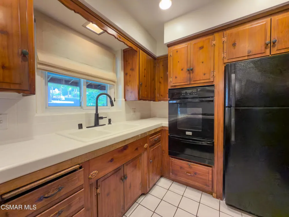 3932 Mayfield Avenue Glendale, CA 91214