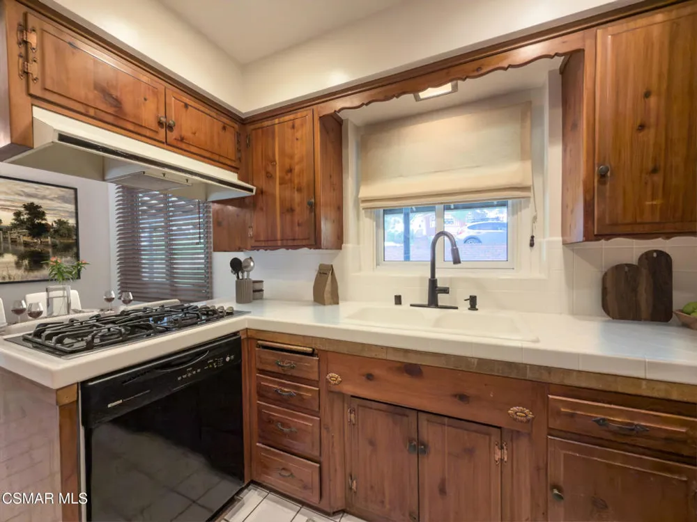 3932 Mayfield Avenue Glendale, CA 91214