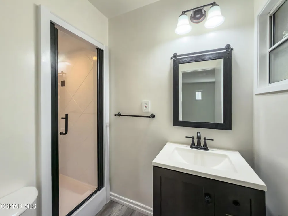 3932 Mayfield Avenue Glendale, CA 91214