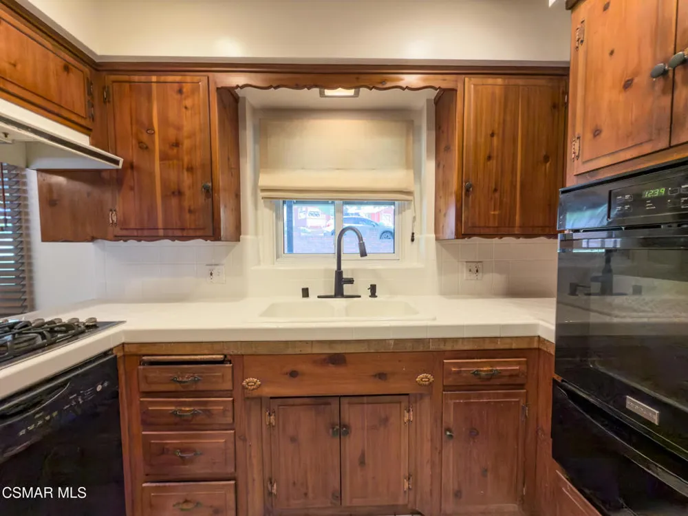 3932 Mayfield Avenue Glendale, CA 91214