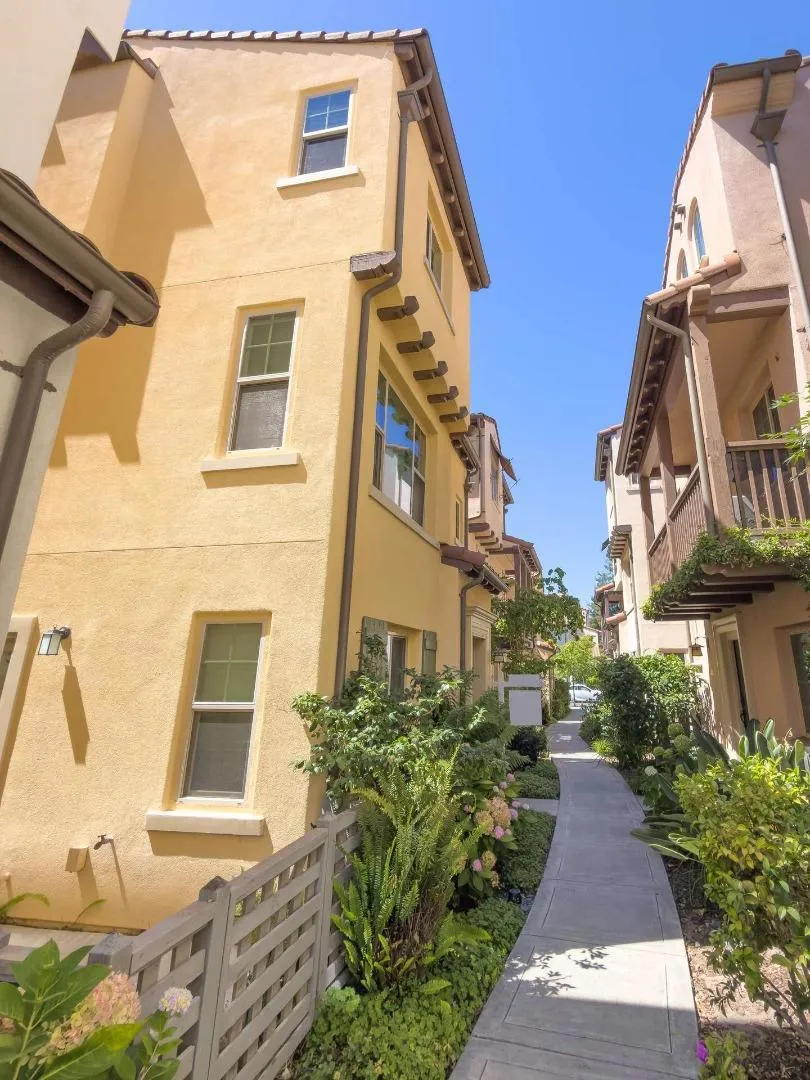 90 Castillo Lane Milpitas, CA 95035