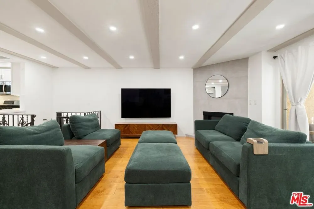 1209 Larrabee Street #4 West Hollywood, CA 90069