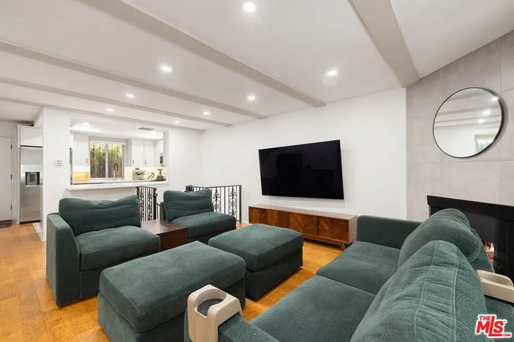1209 Larrabee Street #4 West Hollywood, CA 90069