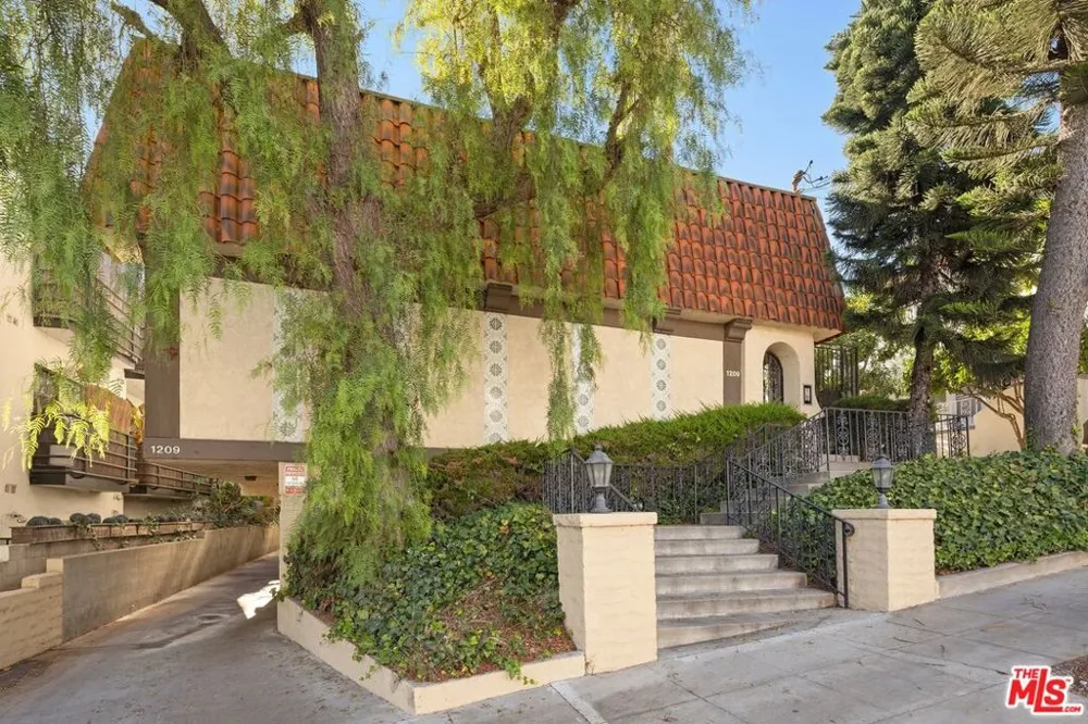 1209 Larrabee Street #4 West Hollywood, CA 90069
