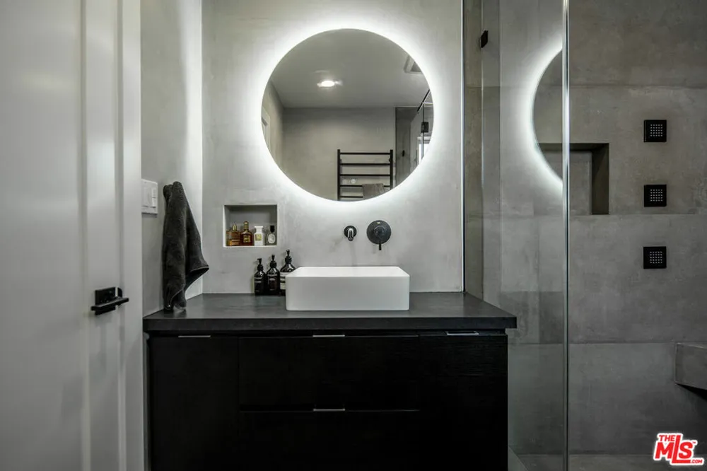 2319 S Cloverdale Avenue Los Angeles, CA 90016