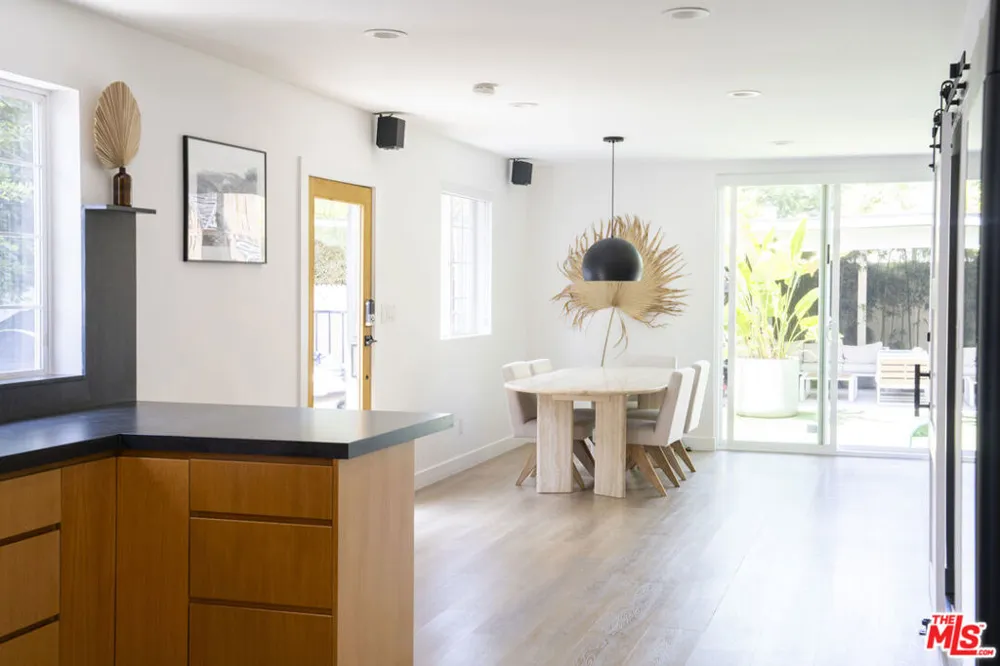 2319 S Cloverdale Avenue Los Angeles, CA 90016