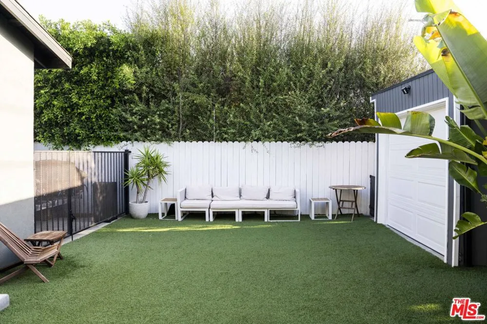 2319 S Cloverdale Avenue Los Angeles, CA 90016