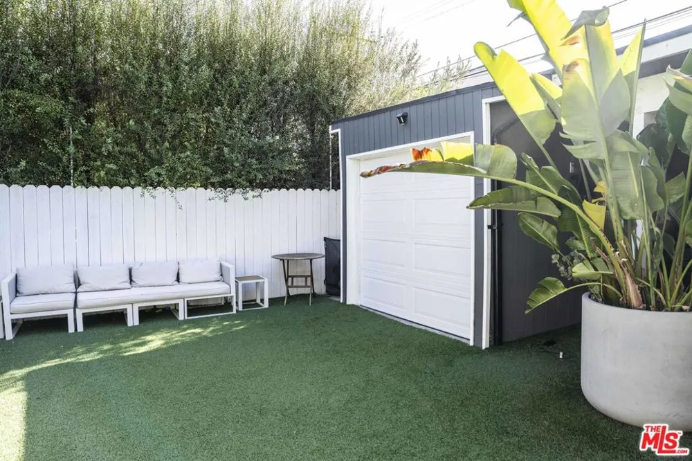 2319 S Cloverdale Avenue Los Angeles, CA 90016