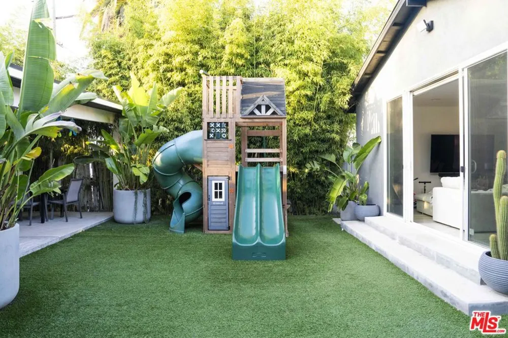 2319 S Cloverdale Avenue Los Angeles, CA 90016