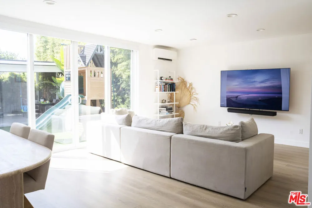 2319 S Cloverdale Avenue Los Angeles, CA 90016