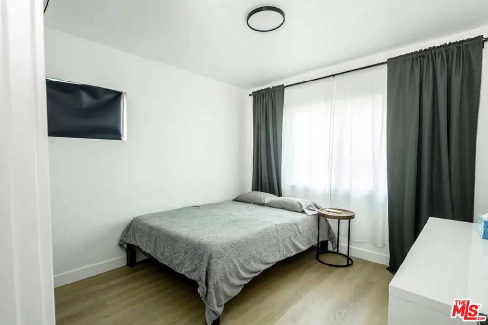 2319 S Cloverdale Avenue Los Angeles, CA 90016
