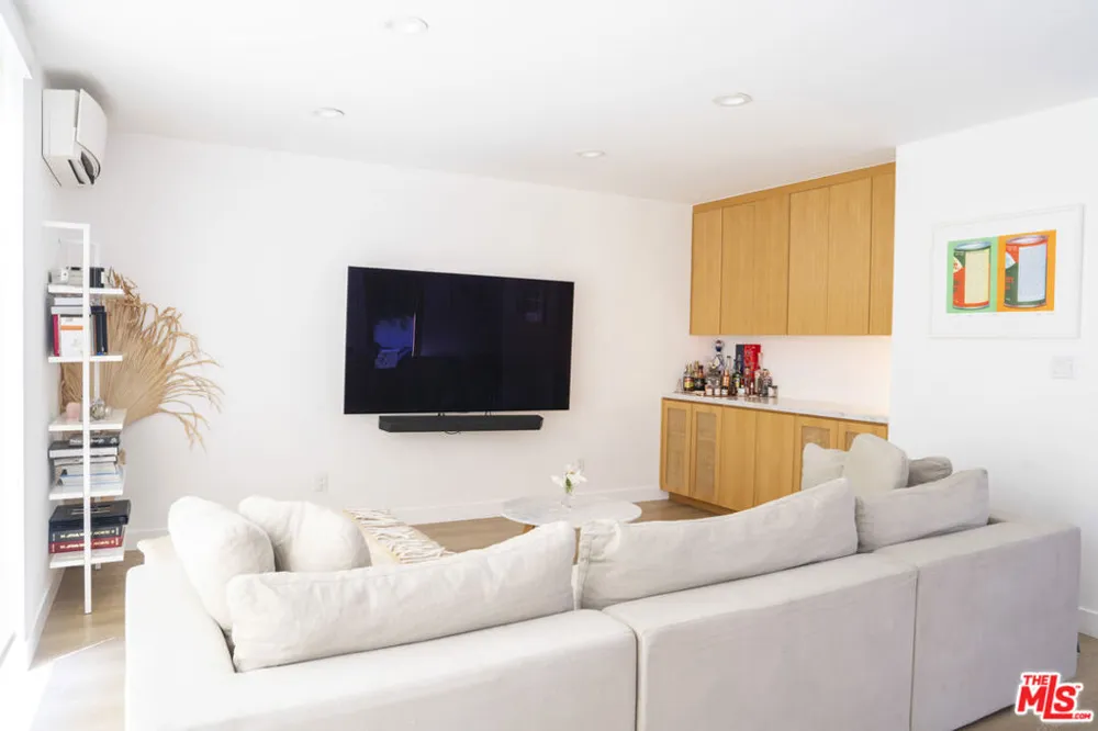 2319 S Cloverdale Avenue Los Angeles, CA 90016