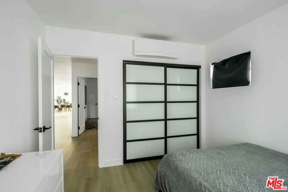 2319 S Cloverdale Avenue Los Angeles, CA 90016